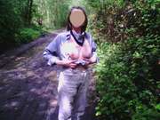 Photos des seins de Jomy, En extérieur