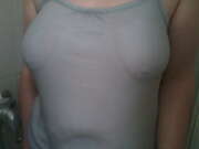 Photos des seins de Skyler, sous la douche